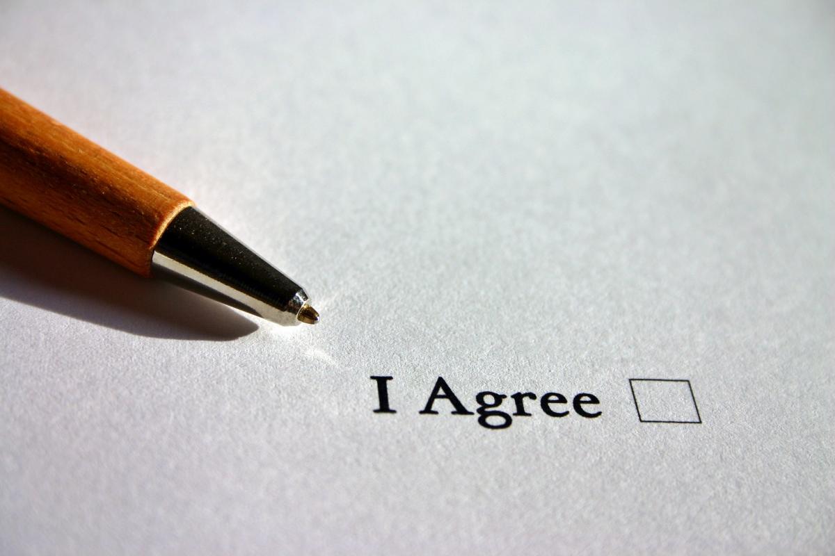 Which kind of contract do freelancers need
