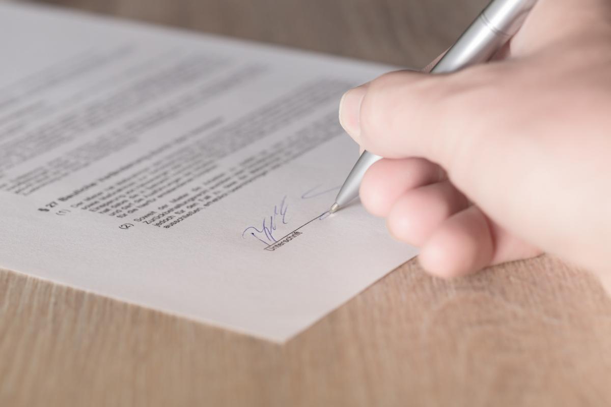 New template contract for freelance services handed to self-employed